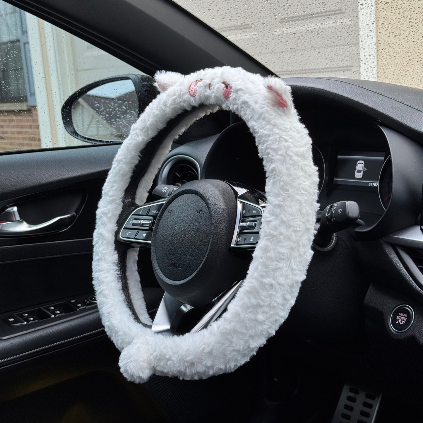 Fluffy Drive — Soft Steering Wheel Cover