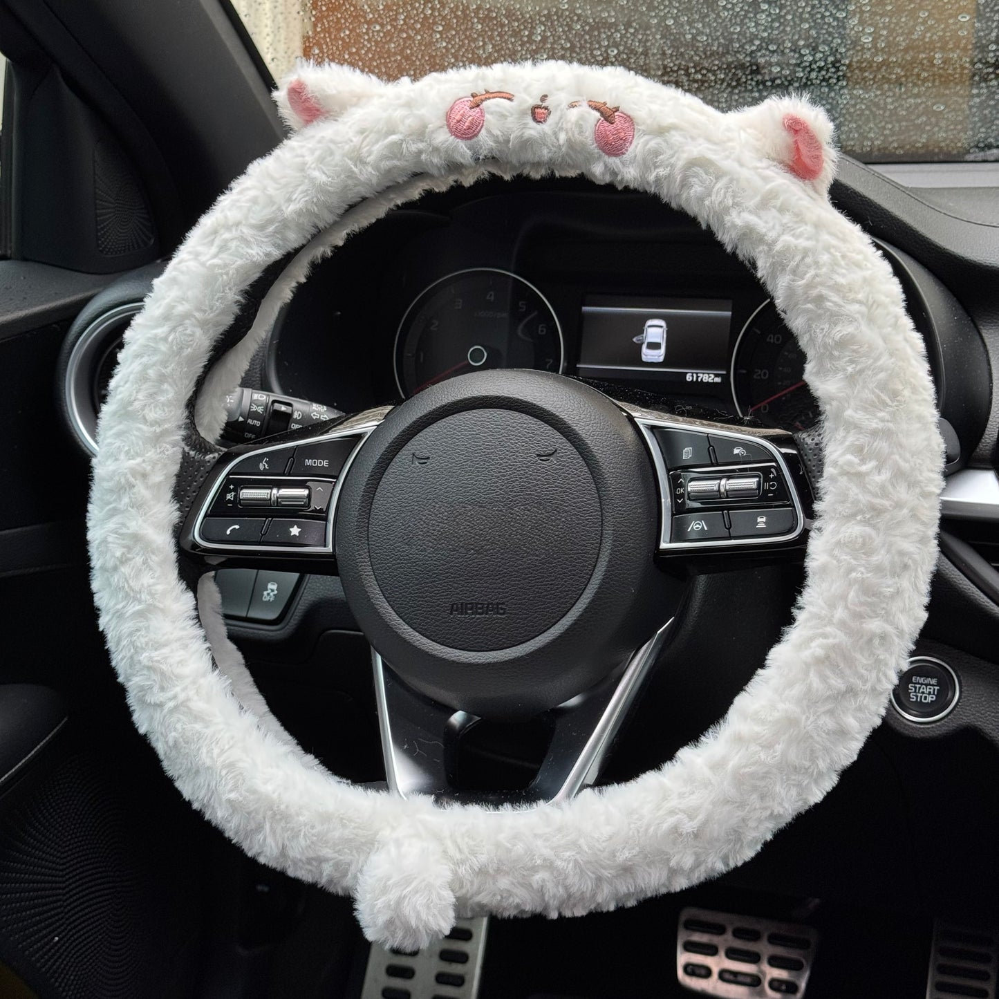 Fluffy Drive — Soft Steering Wheel Cover